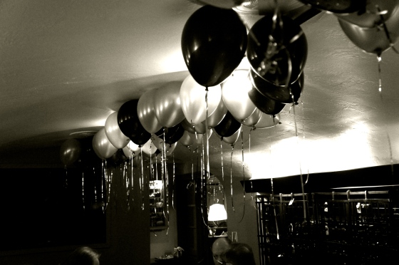 Black + White: Balloons